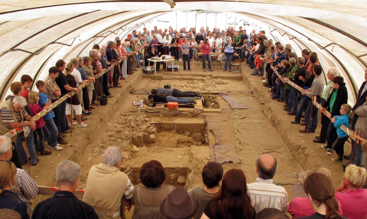 Wewelsburger Steinkistengrab II - Exkursion mit Vortrag am Donnerstag, 20. September um 18 Uhr an der Wewelsburg